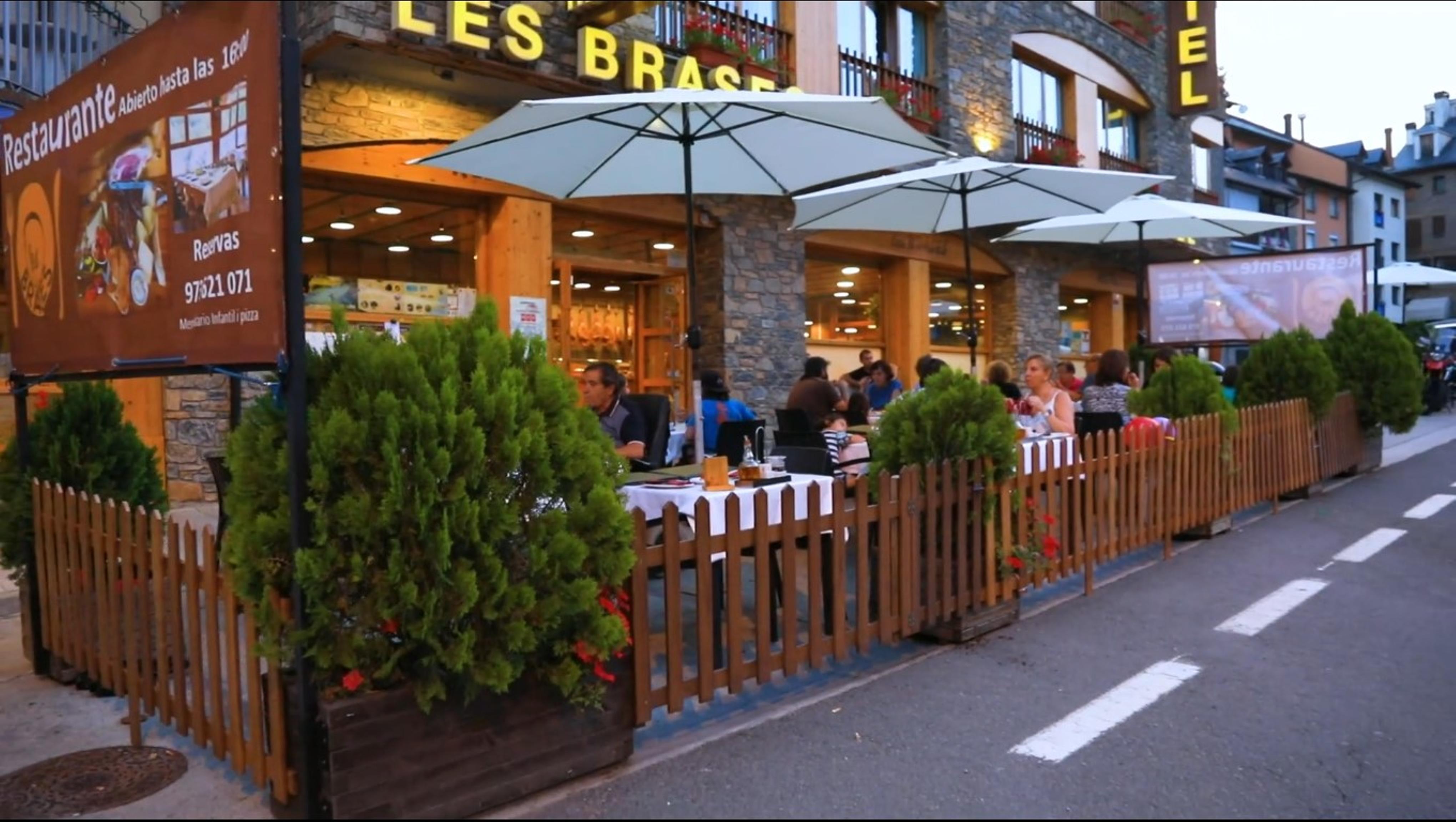 Hotel Restaurant Les Brases Сорт Экстерьер фото