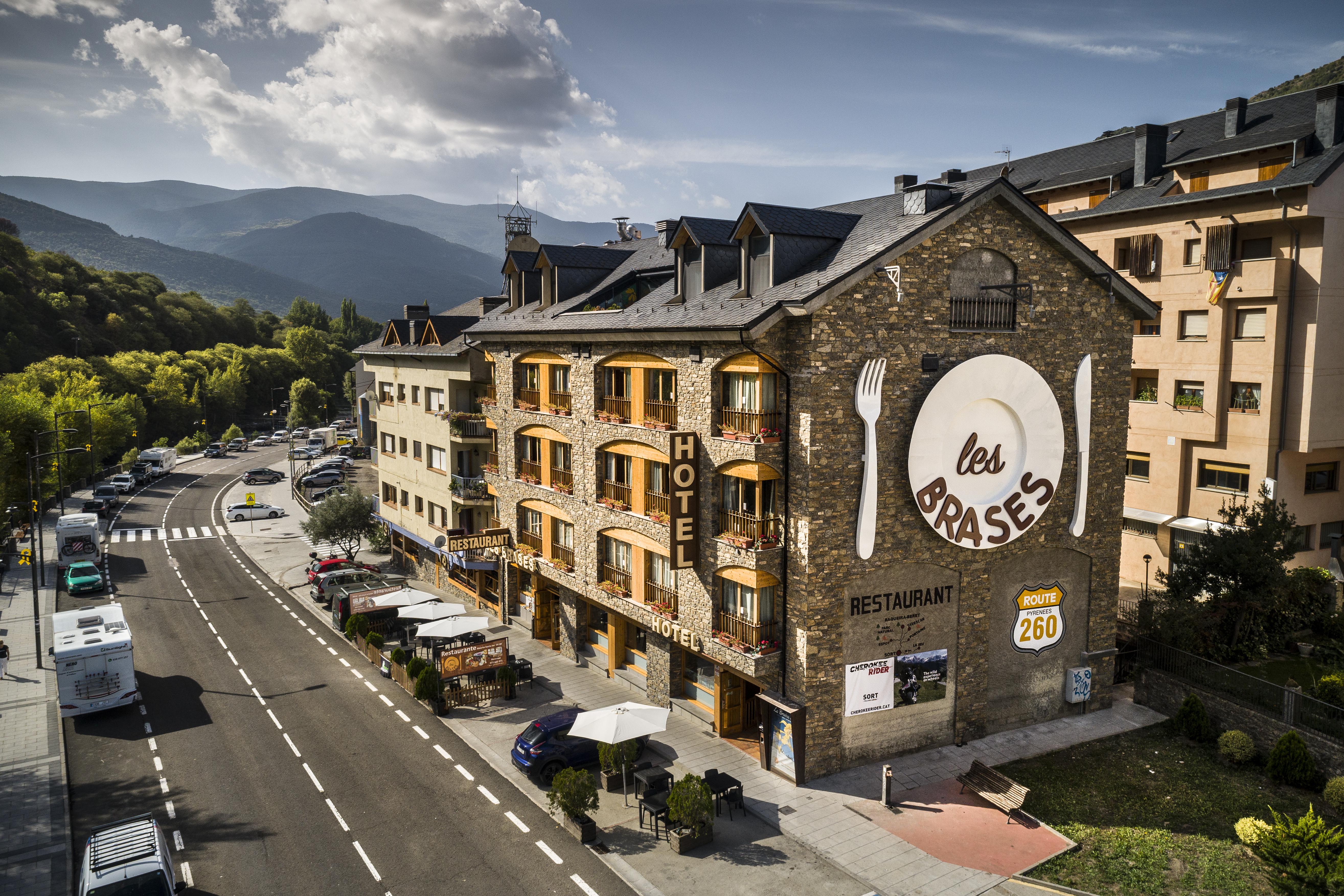 Hotel Restaurant Les Brases Сорт Экстерьер фото