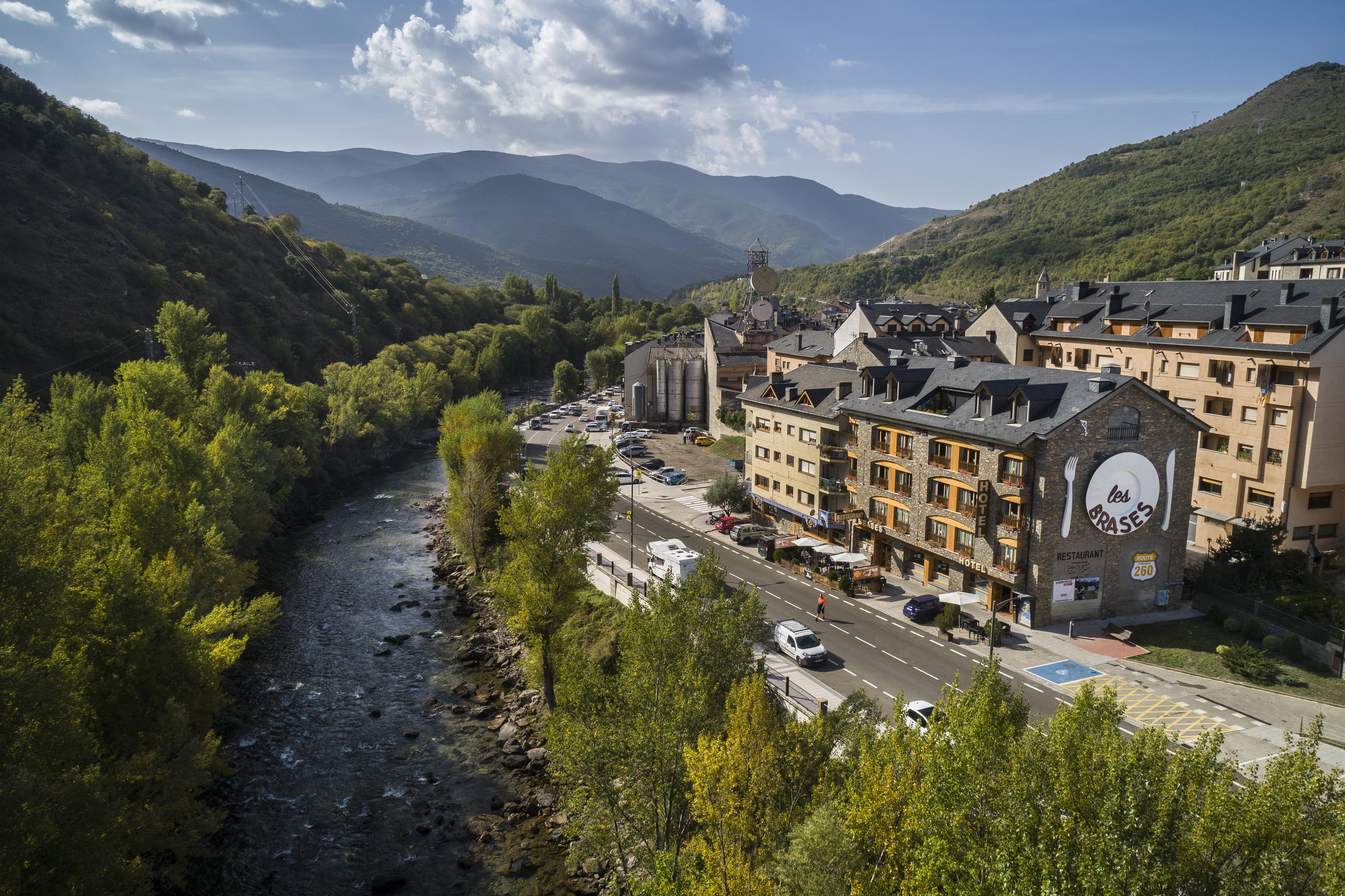 Hotel Restaurant Les Brases Сорт Экстерьер фото