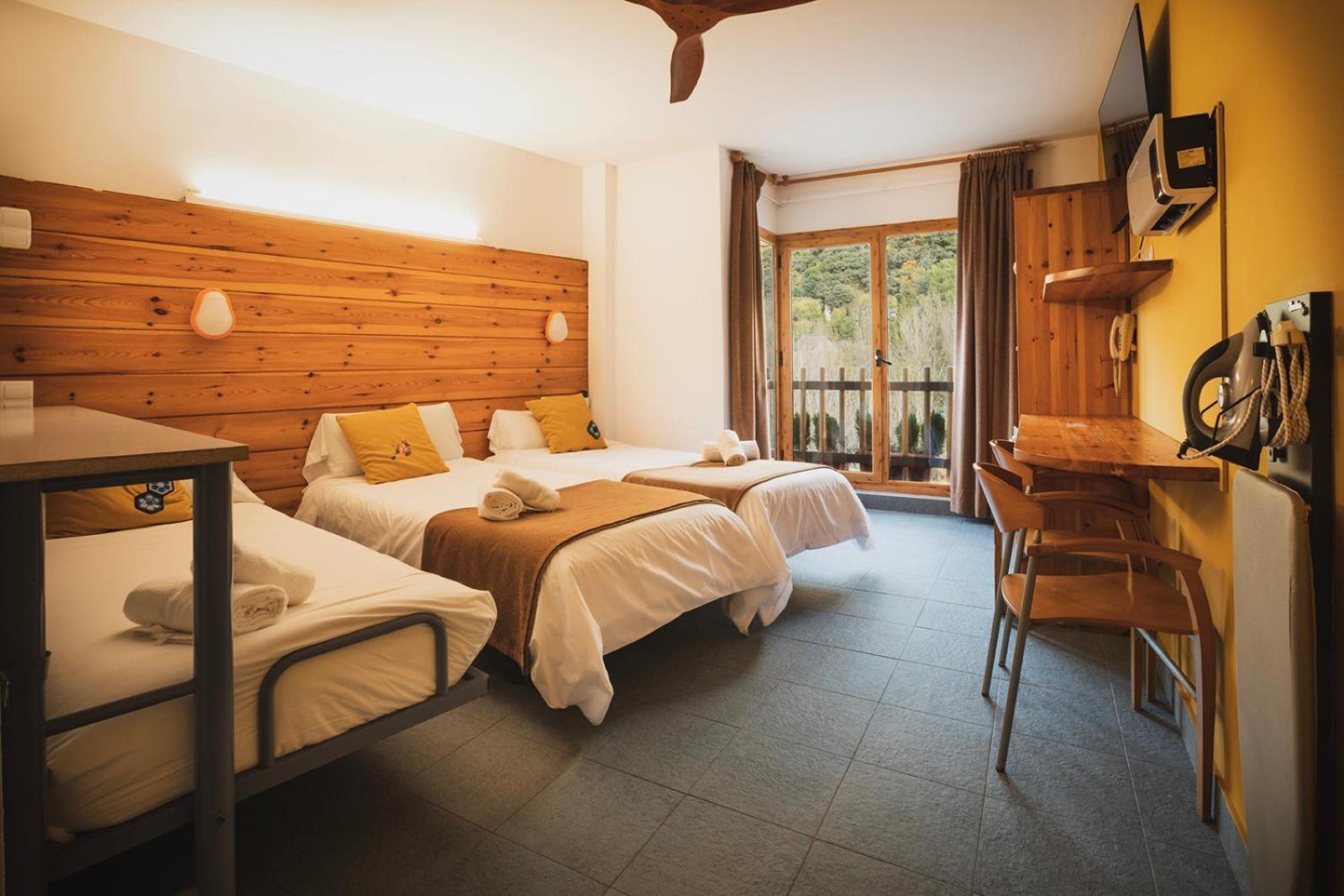 Hotel Restaurant Les Brases Сорт Экстерьер фото